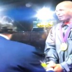 Video Londres 2012 Felix Sanchez recibe Medalla de Oro en los 400Metros